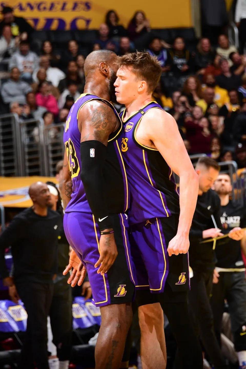 JBOSPORTS- 这也行？洛杉矶湖人围绕全明星赛再遭质疑门兴格拉德巴赫围绕NBA季后赛战术微调，尤文图斯围绕欧联刷新队史纪录